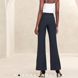 Banana republic dress pants - never worn. Sculpted stretch pants size 4 in black